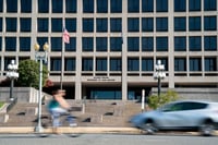 Delaying DOL fiduciary rule would give small RIAs time  to comply