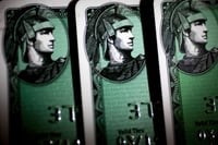 Vanguard to offer financial advice to AmEx credit-card customers