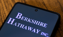 Buffett to retain Berkshire role after CEO transition