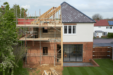 What types of construction insurance do UK builders need?