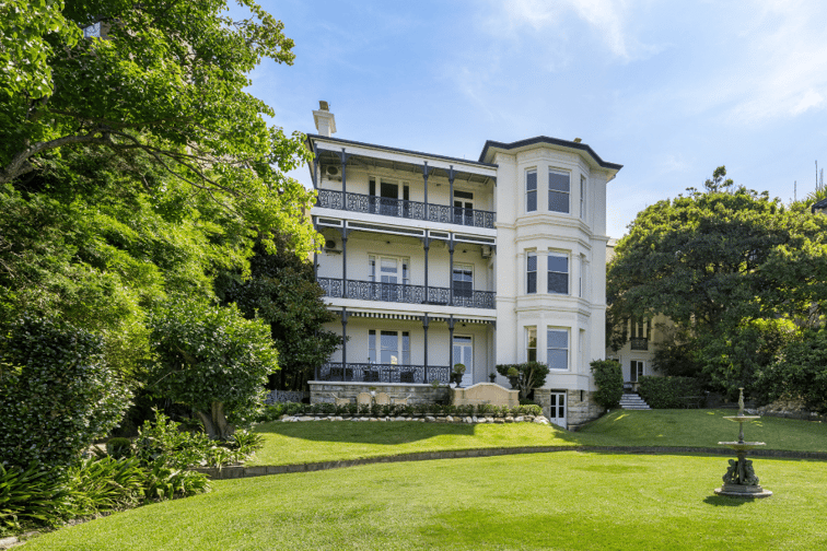 Potts Point home fit for king to go under the hammer