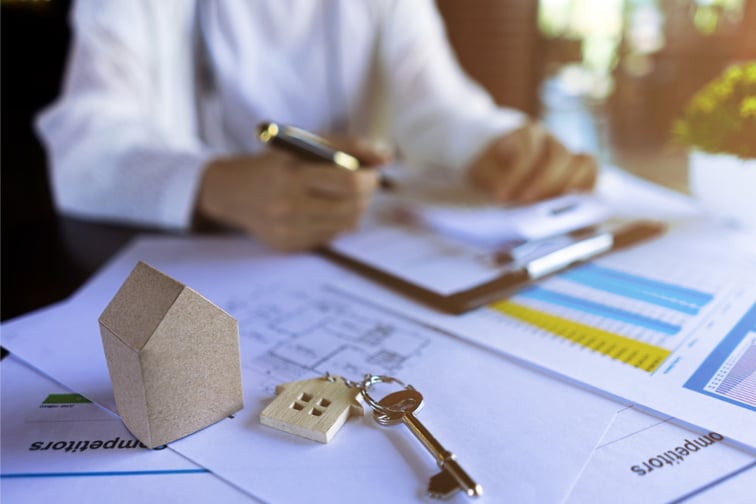 How do mortgage brokers make money?