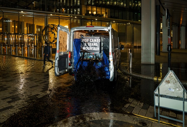 Activists spill fake oil outside Lloyd's headquarters