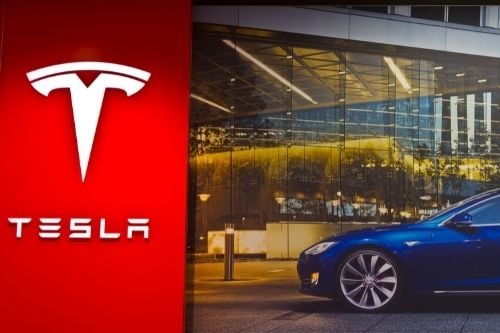 Tesla hit by probe after autonomous car crashes
