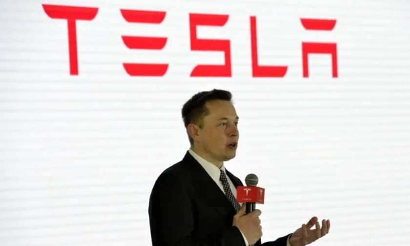 Possible lawsuit pressures Tesla to remove collision alerts from safety score program