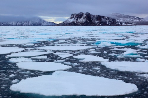 Marine insurers battle uncharted Arctic risks
