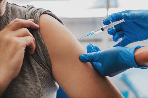 Canadian insurers unite to set up COVID-19 vaccination hub in Quebec
