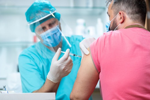 Insurer-backed vaccination hub in Quebec opens this week