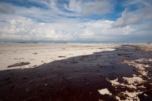 Government to slash oil spill protection for third parties