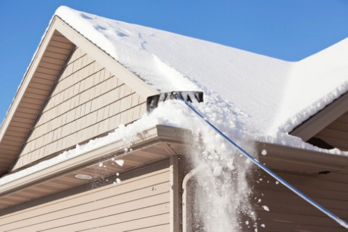Quebec brokers urged to warn homeowner clients of snow-induced roof collapses