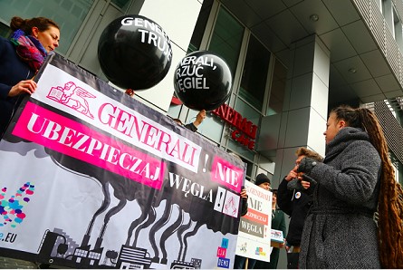 Anti-coal petitioners campaign against Generali