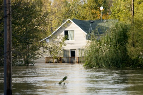Quebec homeowners move back in after flooding