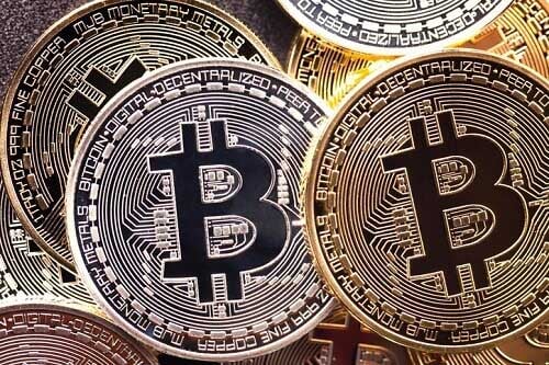 Major insurers split on bitcoin issue