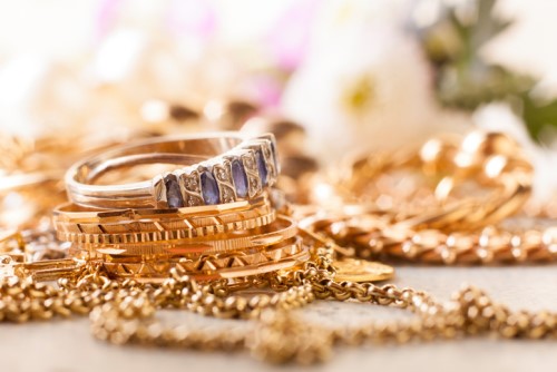 New collectors of high-priced jewelry targeted by insurance products