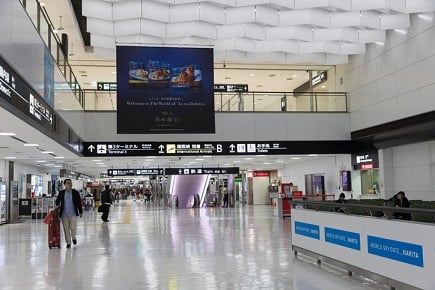 Robot sells travel insurance at Japan’s main airport