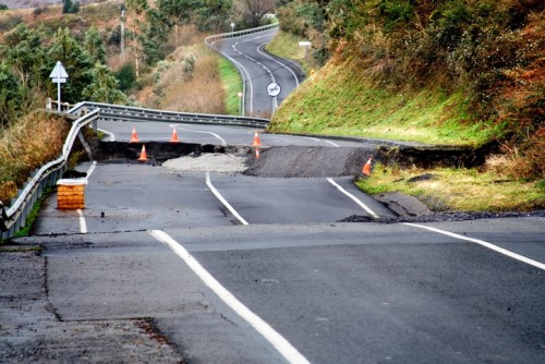 Quake-hit highway deemed an insurance no-go zone
