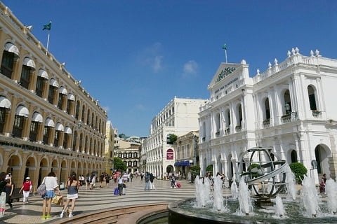 Macau insurers adapt to travel alerts