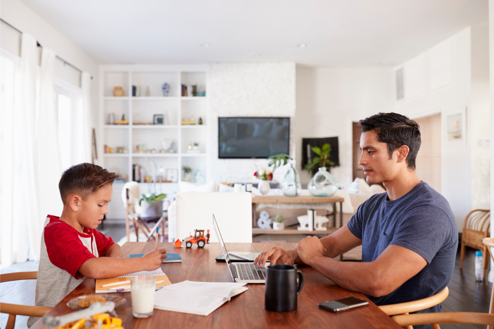 Parents snowed under by remote learning – study