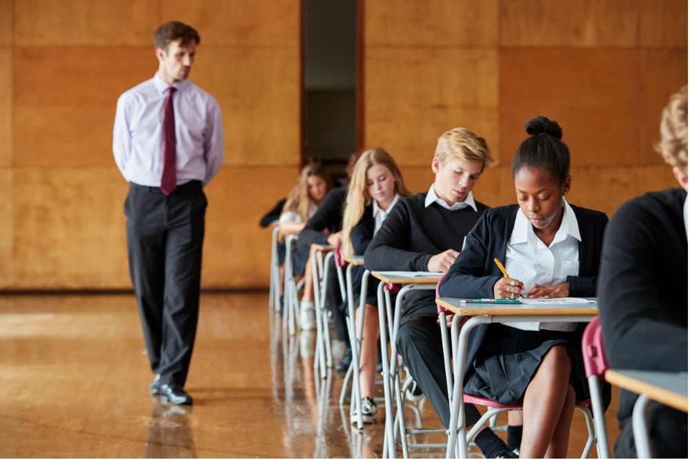 Reading gap between boys and girls widening, NAPLAN 2021 Report shows