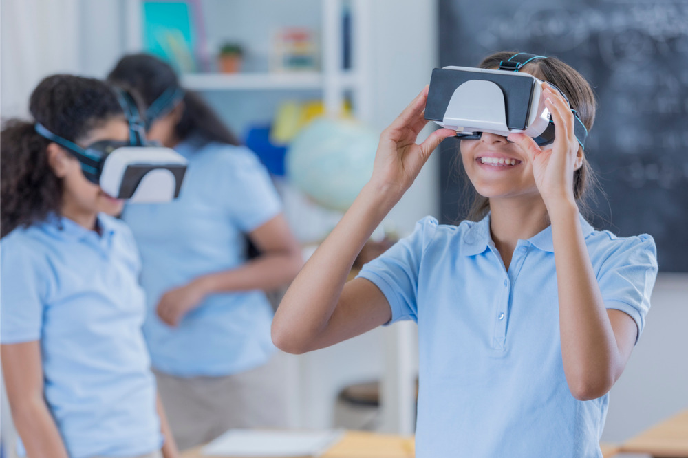 VR and learning design: challenges and possibilities for teachers and students