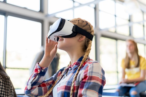 Universities should tone down VR use – expert