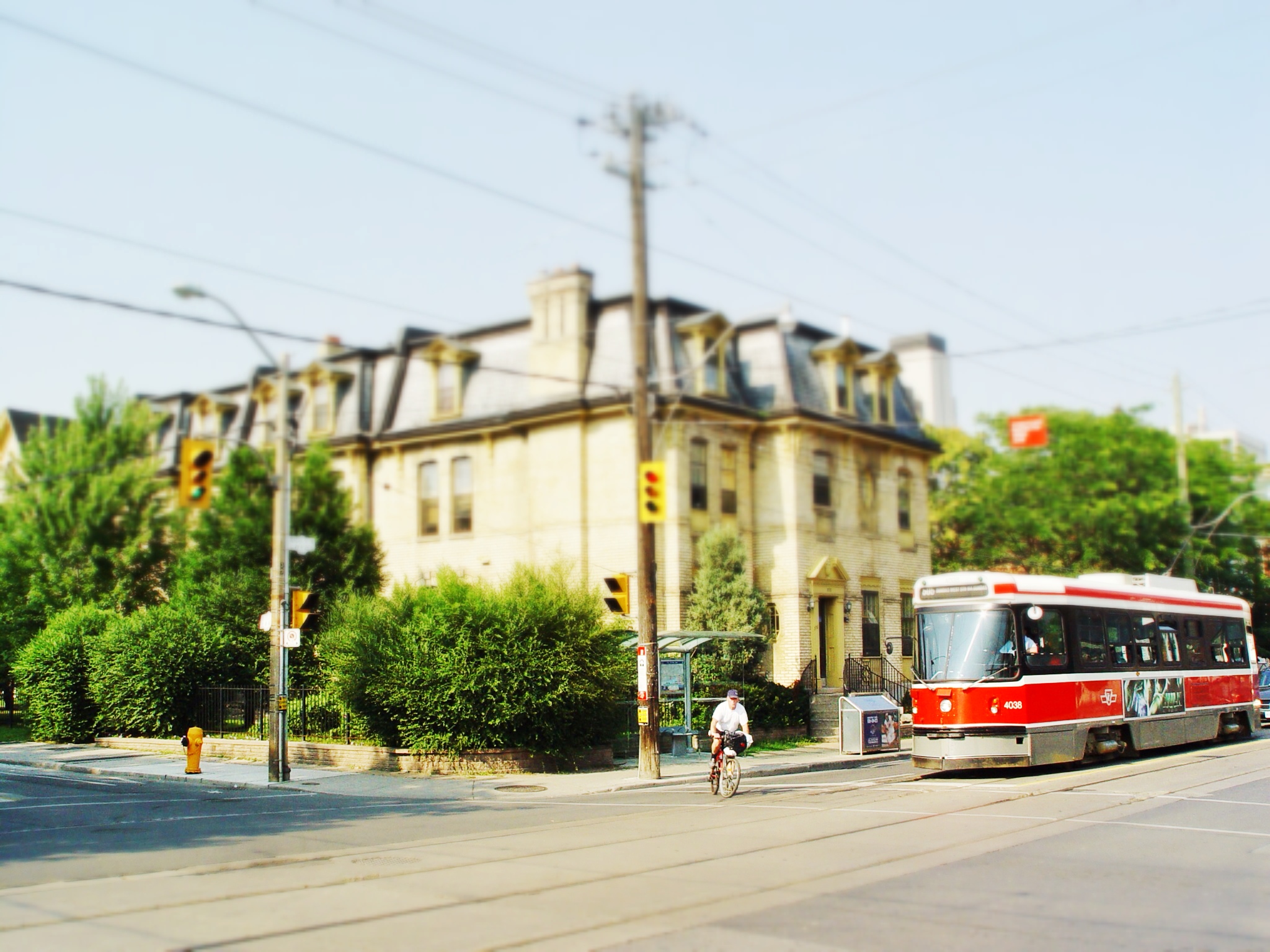 Homeowners need $94,000 salary to get by in Toronto: report