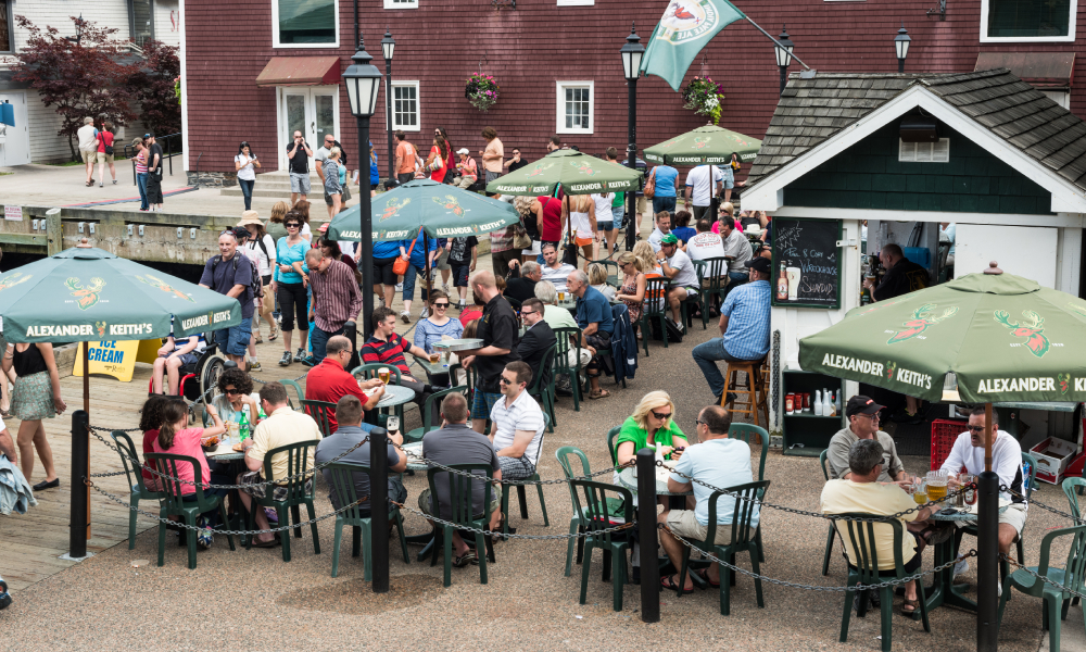 Nova Scotia testing asymptomatic bar, restaurant workers