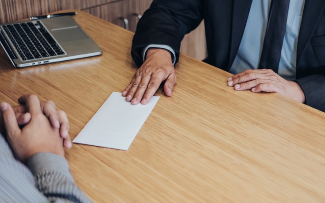 Do employees need to give reasonable notice of resignation?