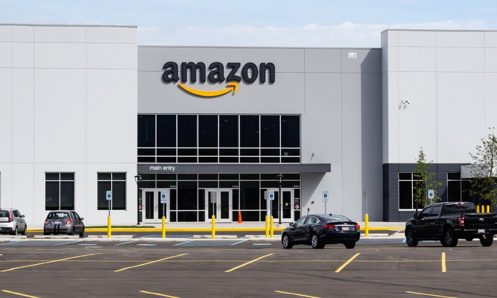 Amazon drops headcount by 99,000