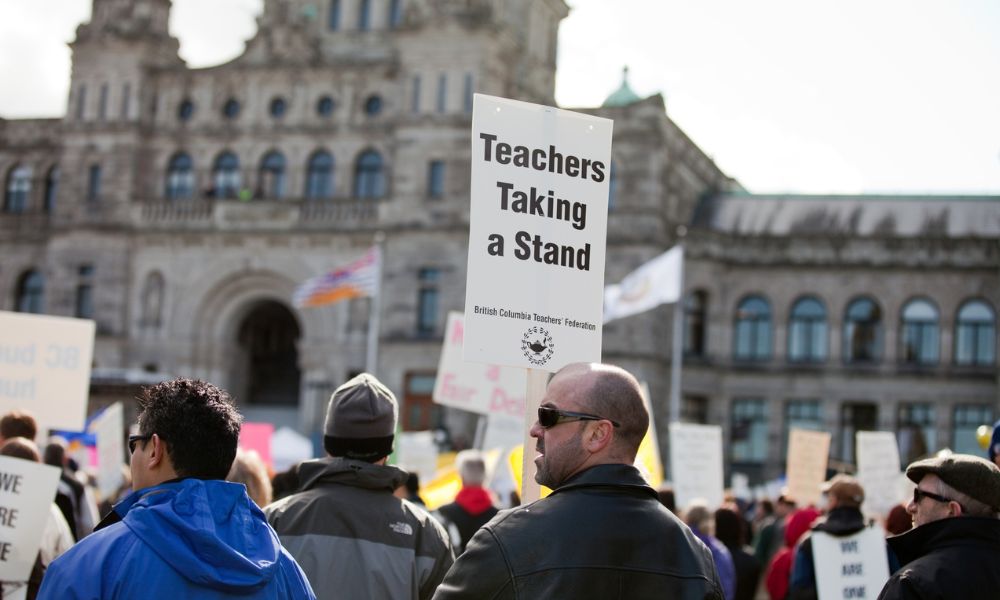 Ottawa moves to ban scab workers - Vimarsana News