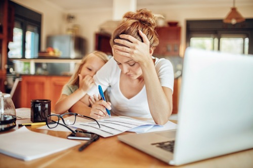 Canadians are cutting back on debt amid fears of recession