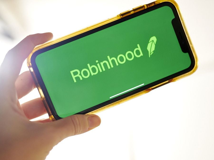 Exclusive : Robinhood cuts Sherwood News staff in app content push