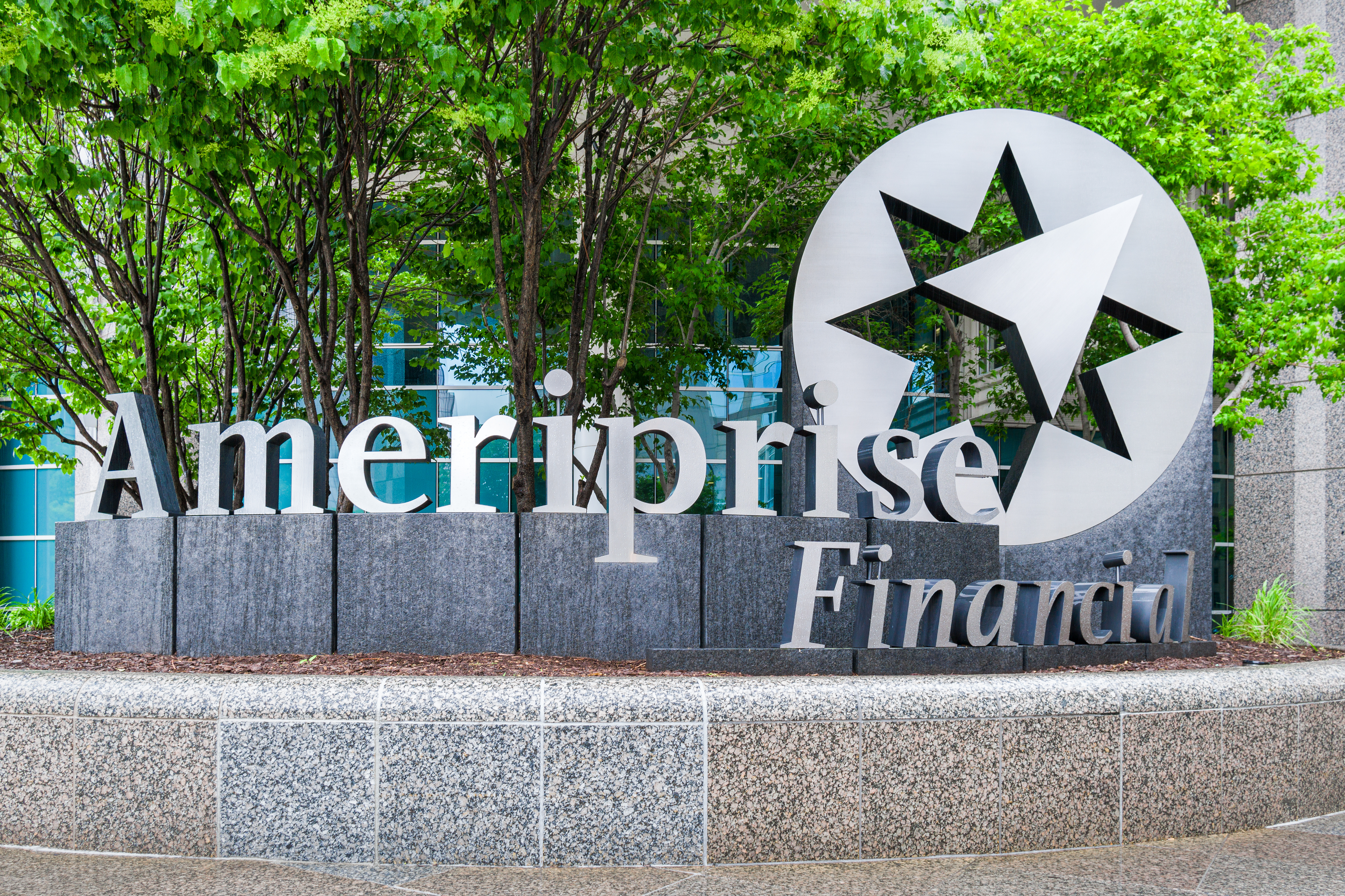 Advisor gets $200,000 from Ameriprise in 'emotional distress' lawsuit