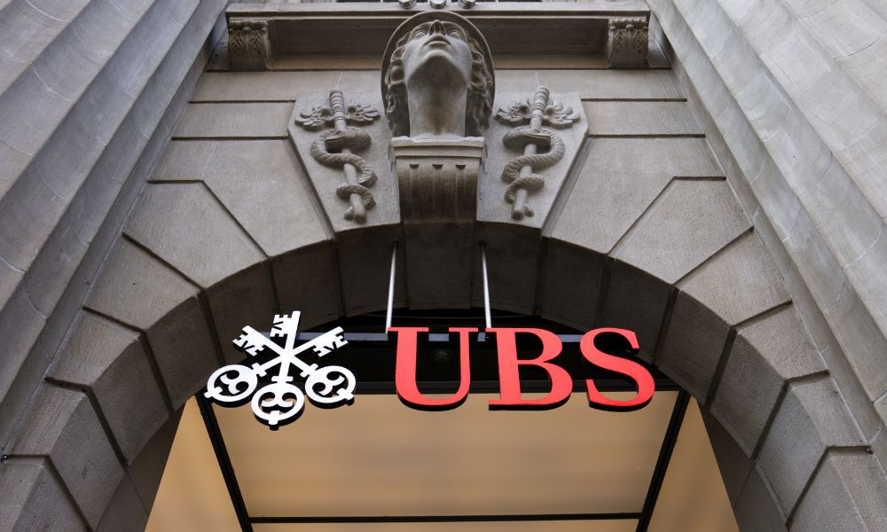 UBS will pay advisors 'handsomely' for banking starting next year