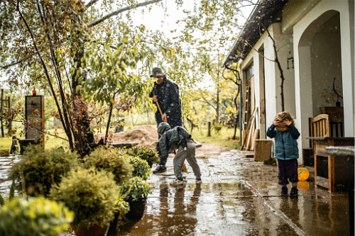 Rising claims professionals move to help flood victims
