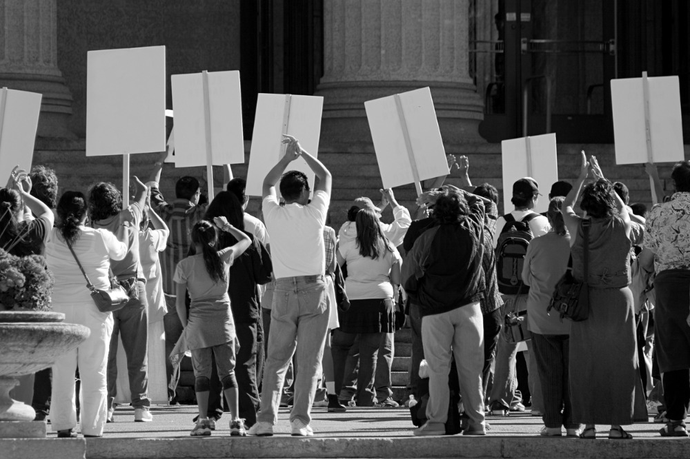 Protesters occupy the premises of ten Lloyd's insurers - Vimarsana News