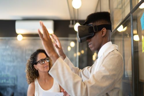 Virtual reality will soon be as common as the smartphone