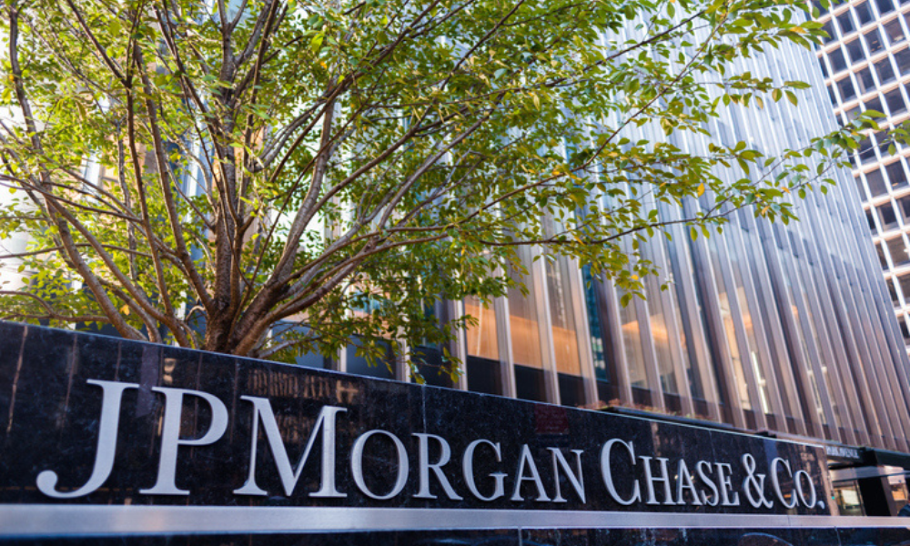 JPMorgan Chase lays off hundreds of employees