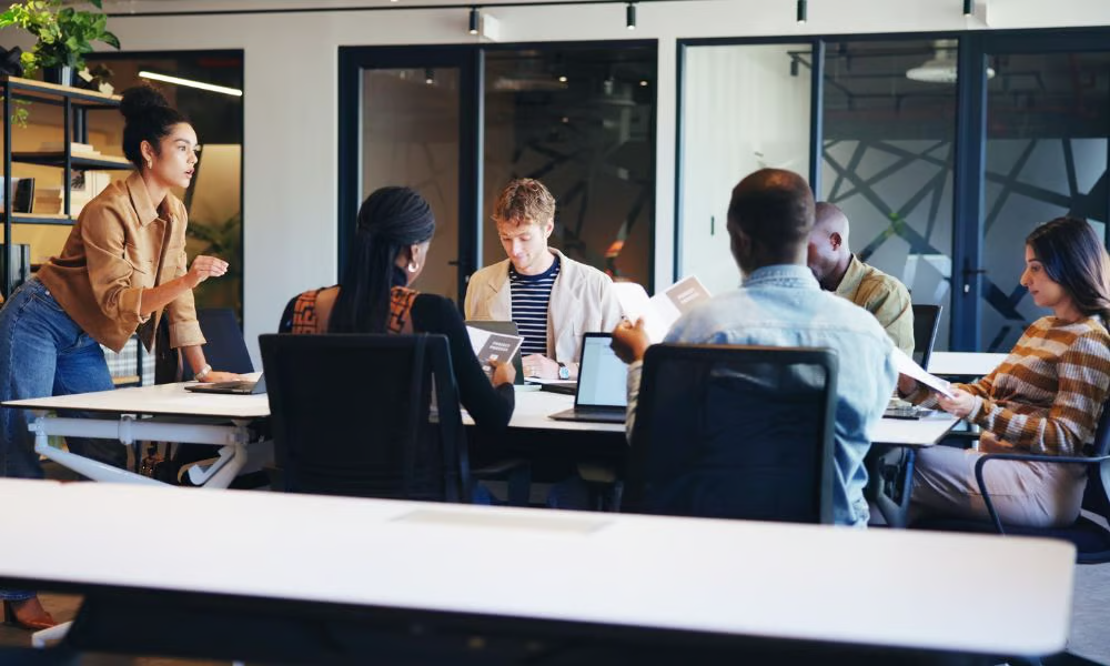 AI: 3 in 10 HR leaders hiring fewer entry‑level workers in favour of ...