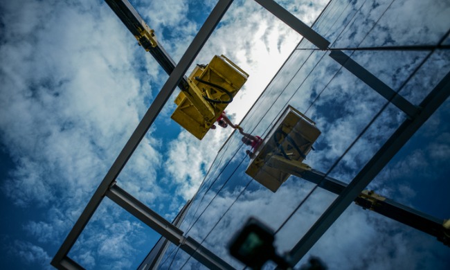 Investigations underway into wild ride for Edmonton window washer