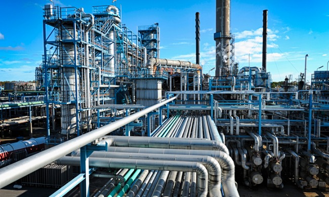 Oil refinery worker terminated for improper lock-out procedure