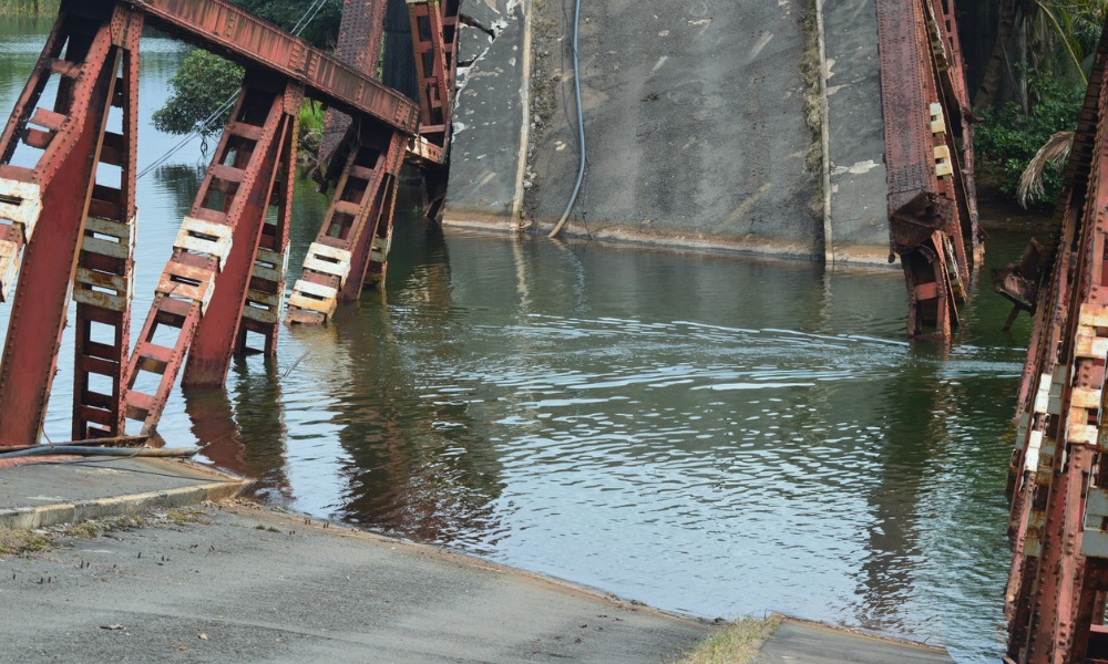 Worker dies from collapsing bridge incident