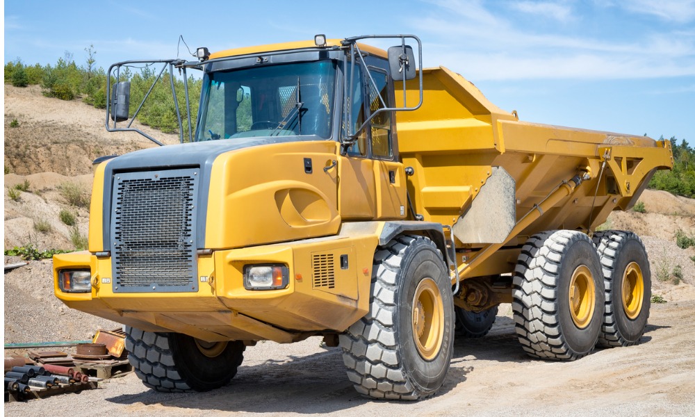 Worker struck and killed by dump truck | Canadian Occupational Safety