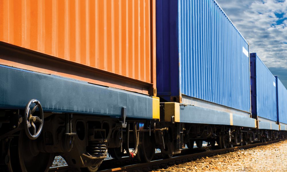 Report finds distracted train crew, missed signals led to collision ...