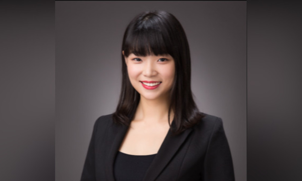 Linda Lau, Holding Redlich
