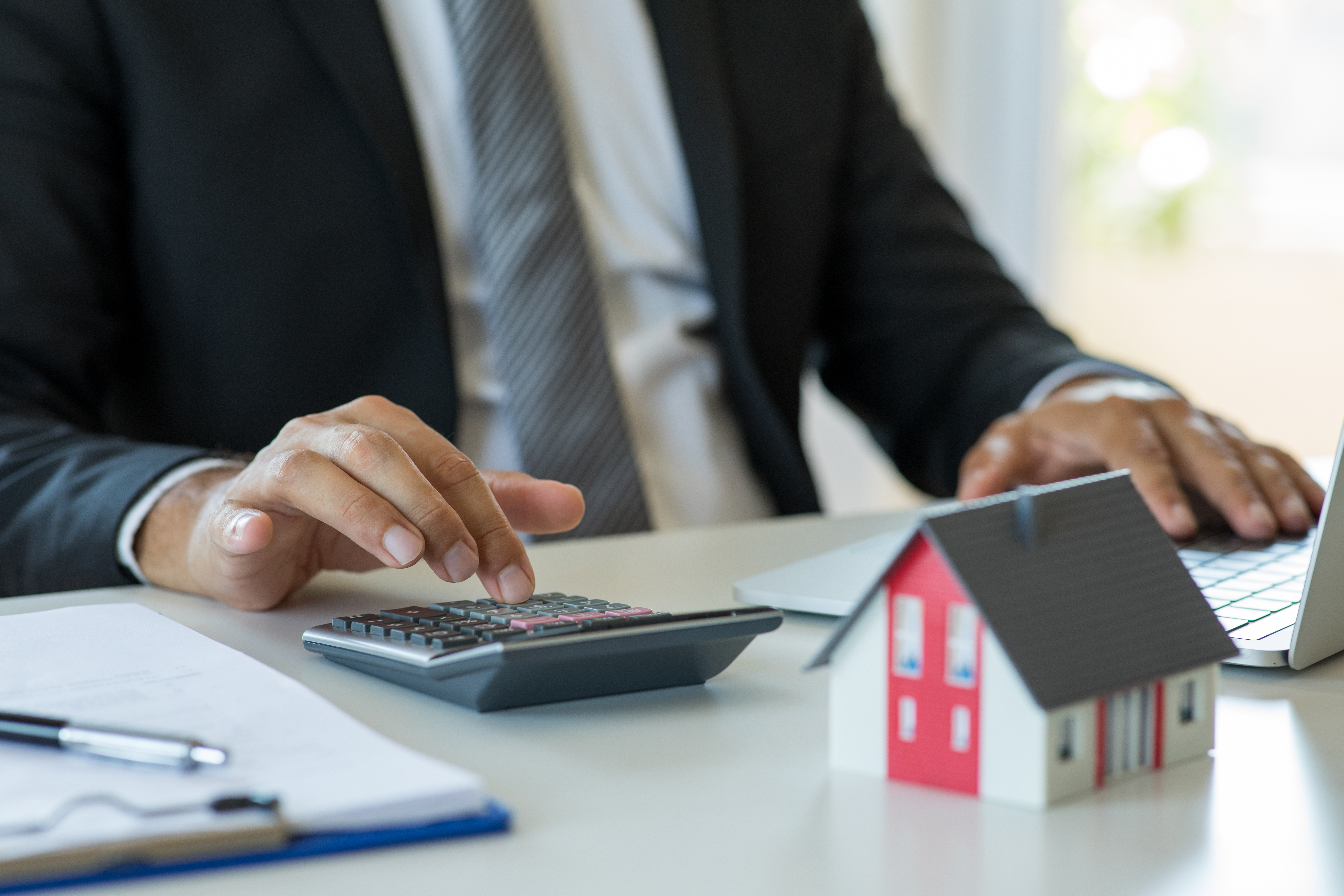 How to choose the right mortgage hedge advisor