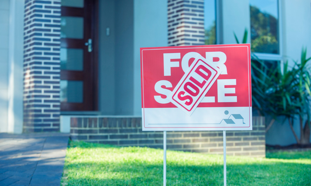 Real estate marketplace based on bidding for listings