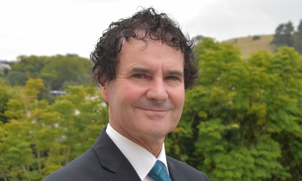 Business confidence sours, revenue hopes tumble