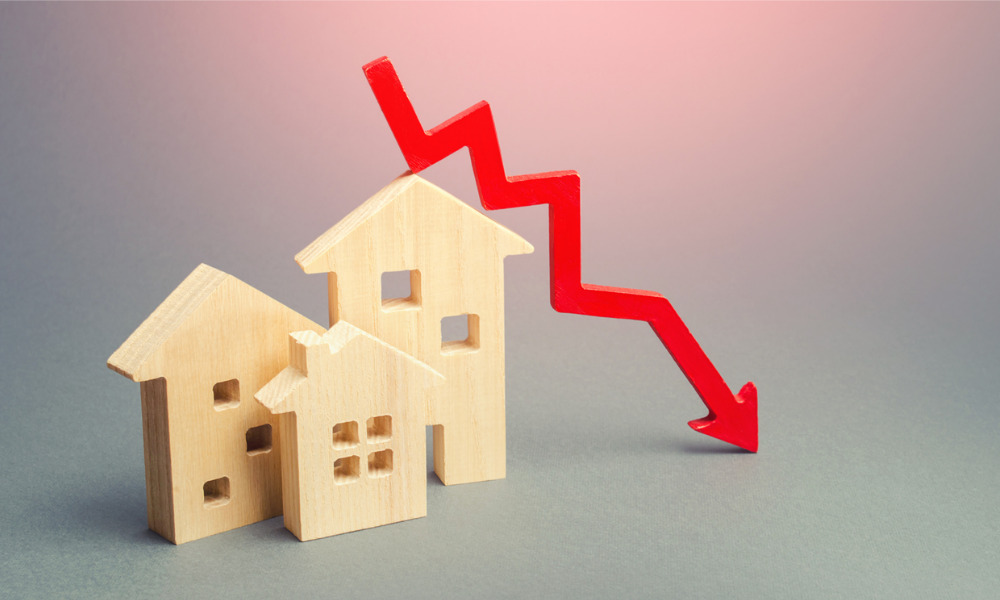 Annual house prices fall for the first time in over a decade – Halifax ...