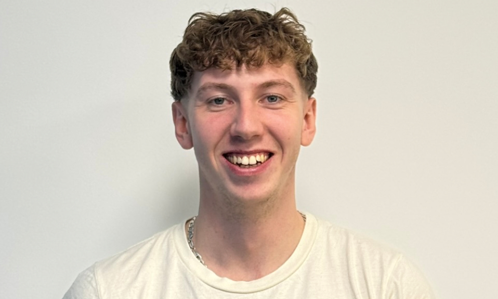 Young broker builds career on resilience amid market chaos